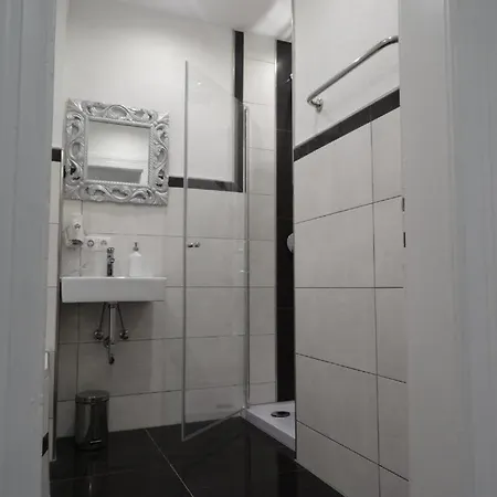 Guest house - Center 4*
